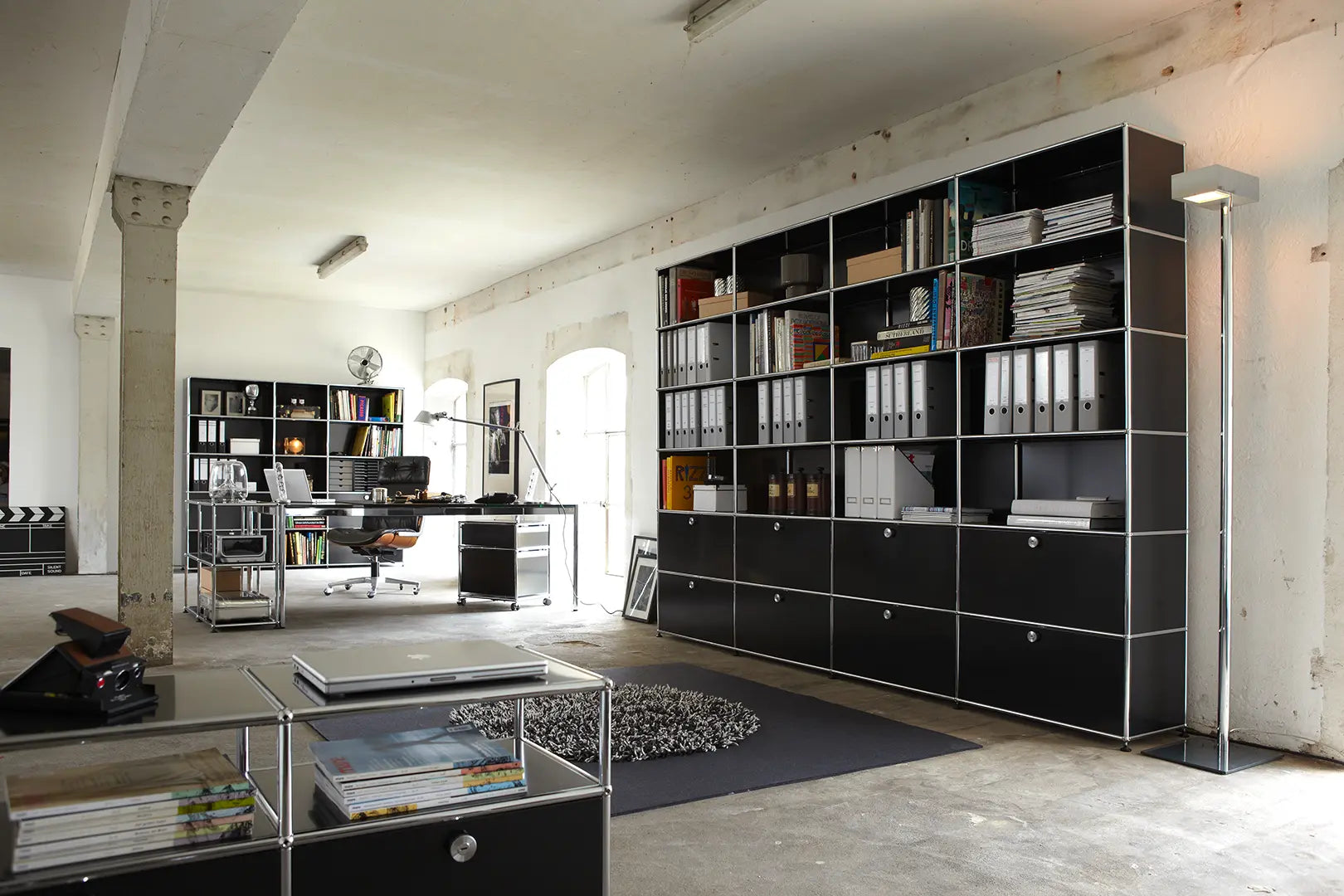 konektra_Design-Office-Home_fuer-USM-Haller_Graphitschwarz_RAL-9011_03