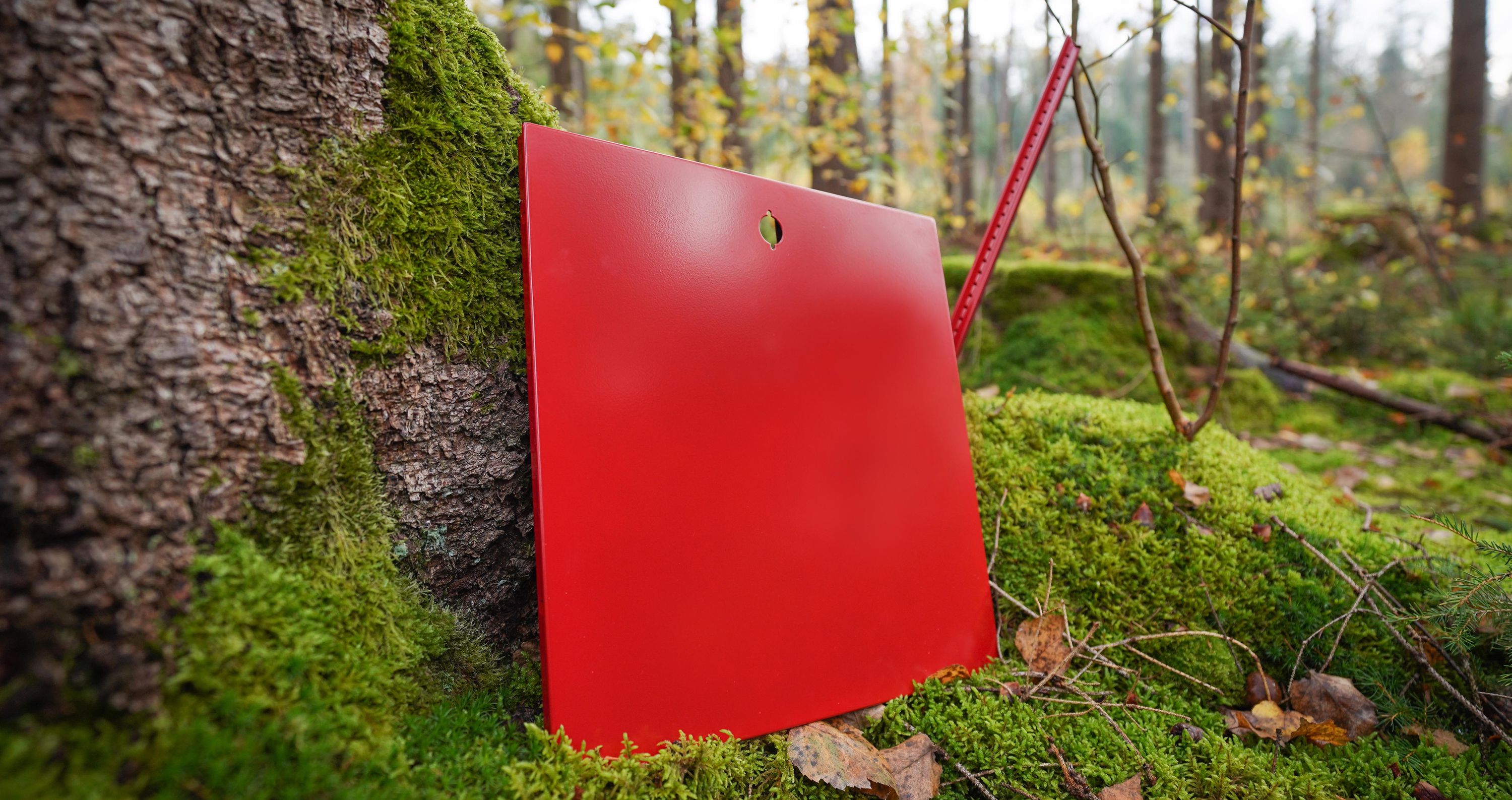 SYSTEM 01 Komplettset Klapptür Round shiny RAL 3003 Rubinrot mit Schloss