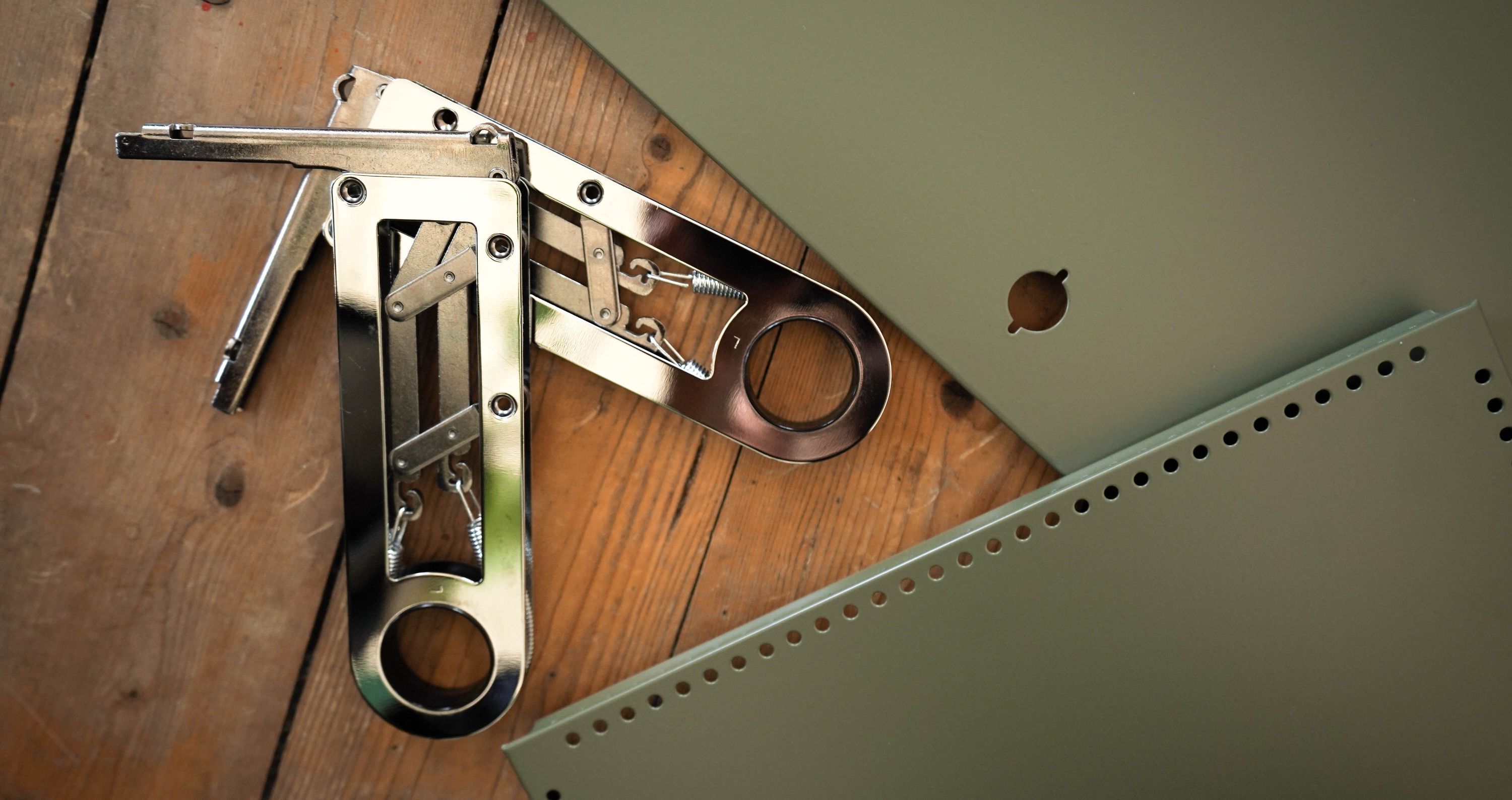 SYSTEM 01 Komplettset Klapptür Cube shiny LINE 1802 Olive