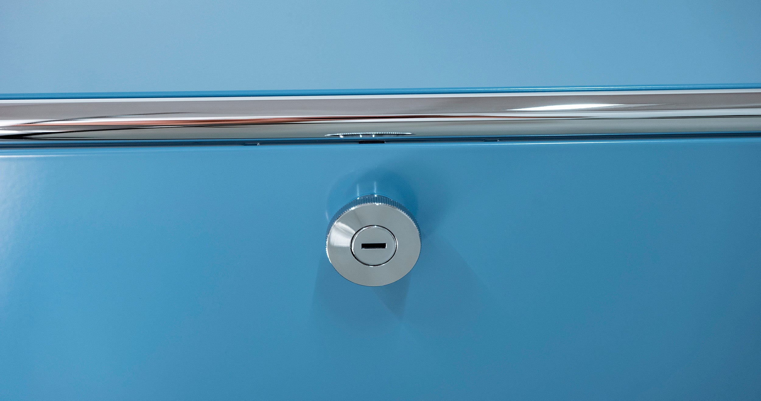 Komplettset Soft-Close Klapptür für USM Haller Bluestone